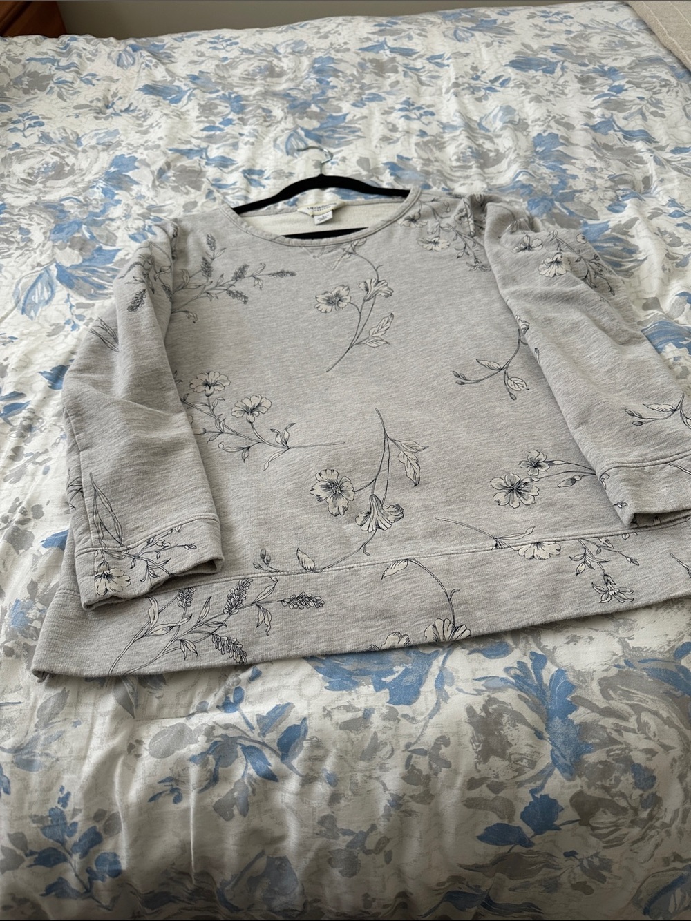 Liz Claiborne Weekend Light Gray Floral Pullover